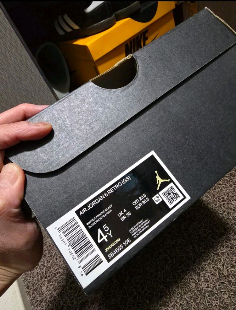 나이키 에어 조던 6 레트로 카마인 GS 235 이미지