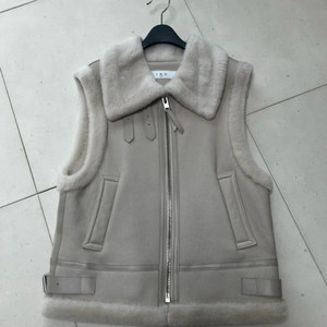 이로 무스탕 조끼