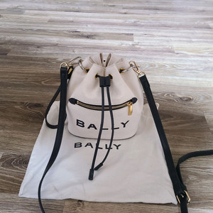 발리 버킷백 가방프라다구찌루이비통셀린느크로스백팩테수토호보백샤넬생로랑프라다디올에르메스로로피아나