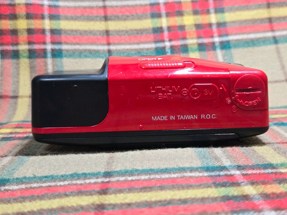 코니카 POP SUPER 빨강 카메라 이미지