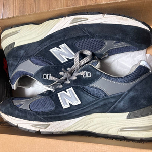 뉴발란스 991 네이비 290 팝니다. 이미지