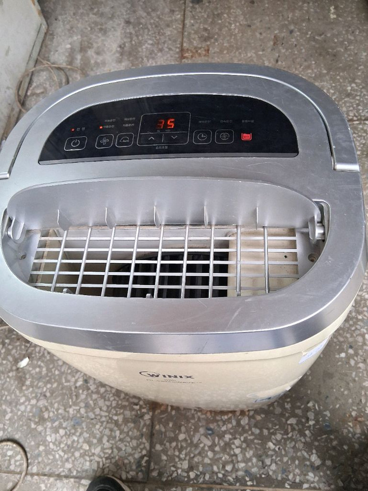 위닉스 제습기 15리터 부품용이나 수리해서 사용하실분--3