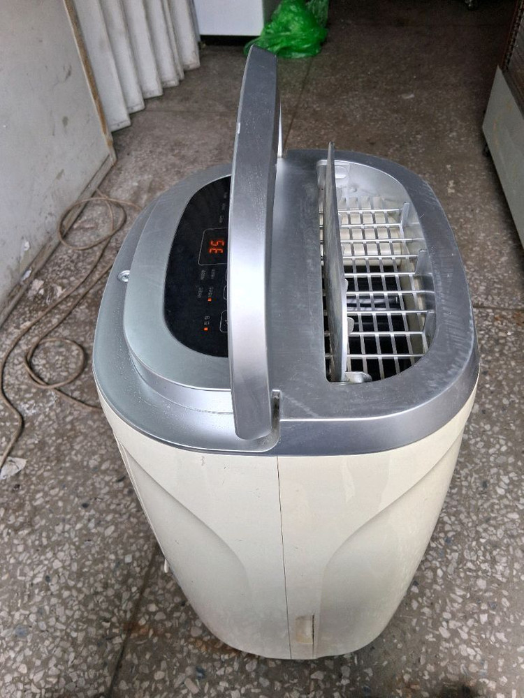 위닉스 제습기 15리터 부품용이나 수리해서 사용하실분--4