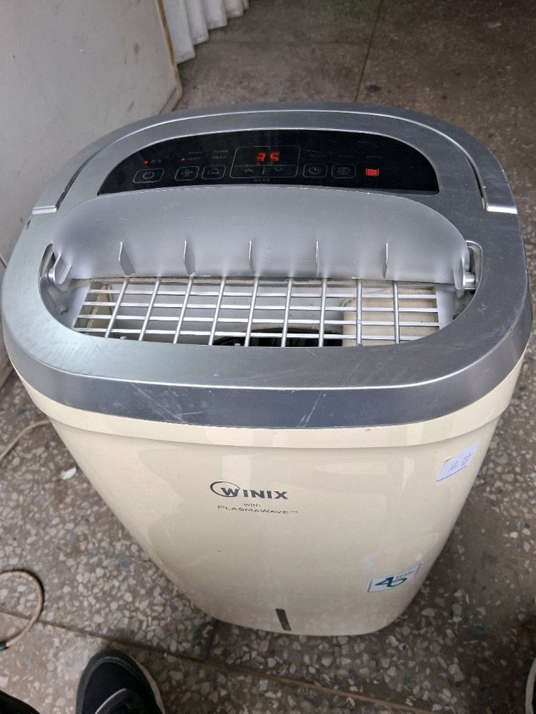 위닉스 제습기 15리터 부품용이나 수리해서 사용하실분--7