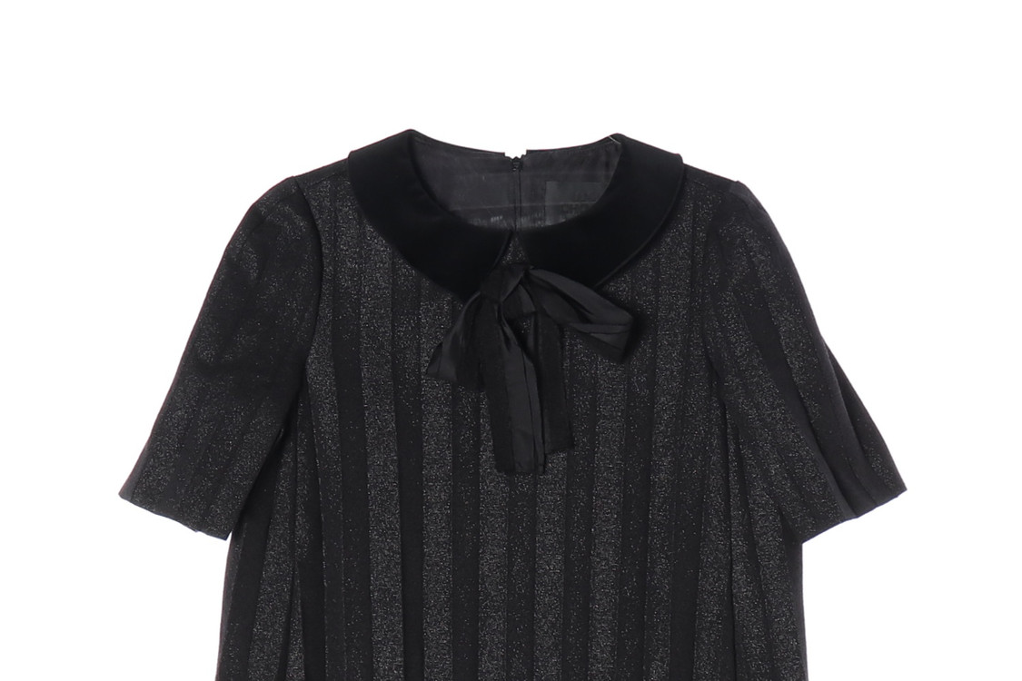 럭키슈에뜨 블랙 벨벳 카라 플리츠 반팔 미니 원피스 이미지