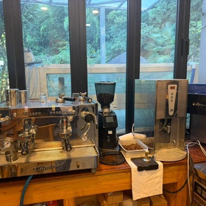 Vibiemme 커피머신 + 그라인더 + 온수기+ 제빙기+ 빙수기 이미지