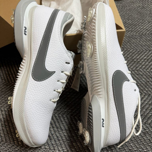 나이키 골프화 에어 줌 빅토리 투어3 8/260사이즈 새상품