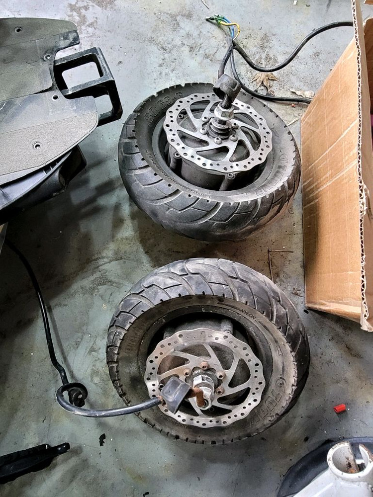 듀얼트론 10인치 모터 앞뒤 전동킥보드 모터 이미지