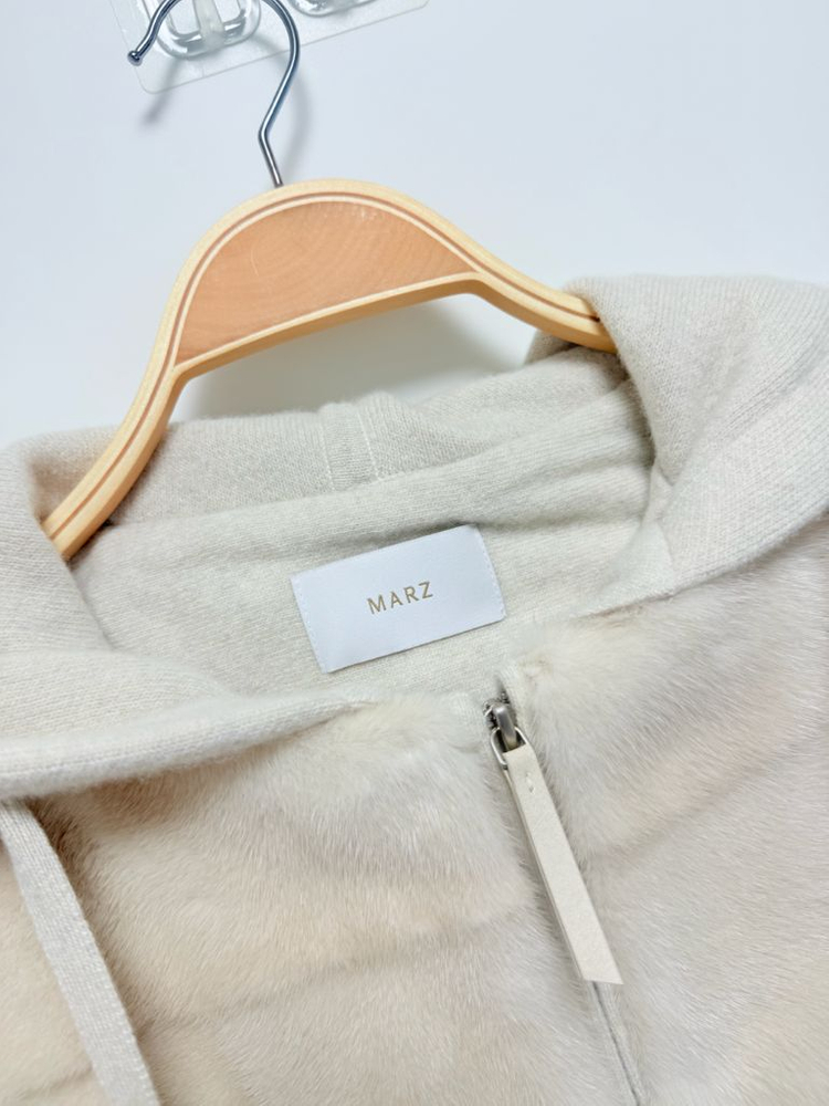 마즈 marz 니트후드 밍크베스트 펄베이지 팔아요! 이미지