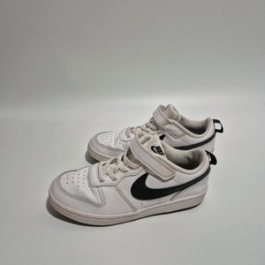 초등학생 나이키 운동화 220 코트버로우 화이트블랙 상태좋음