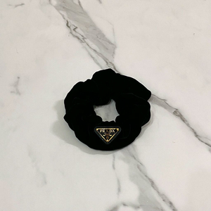 프라다 벨벳 스크런치 헤어밴드 헤어곱창 헤어슈슈 1IF015