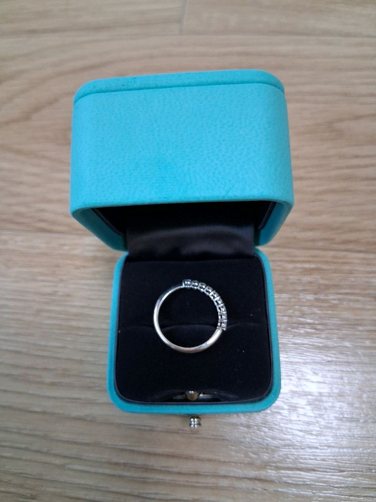 매장가665만)티파니 포에버 임브레이스 9p 하프서클 다이아 플래티늄 가드링 반지 이미지