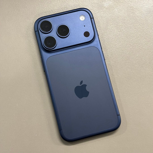 아이폰17프로 블루색상 256용량 26년2월 최초사용 사이클수 11회 완전 새상품!!! 정상해지공기계