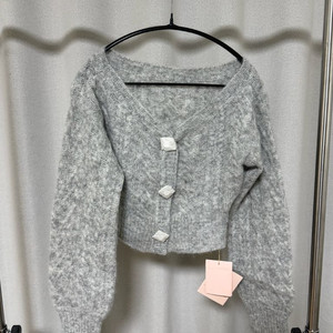 나나재클린 에바 오프숄더 가디건 (그레이) - 미착용 새상품