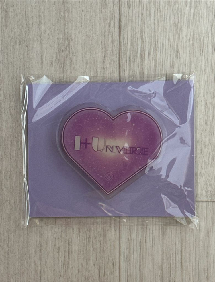 새상품) 아이유 팬콘 그립톡&다육이 키링&포카 프레임 +ID 카드+컨페티 이미지