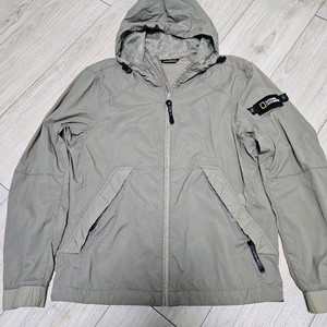 내셔널지오그래픽 월리스 바람막이 자켓 4만에 팝니다.