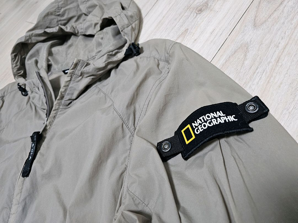 내셔널지오그래픽 월리스 바람막이 자켓 4만에 팝니다.--1