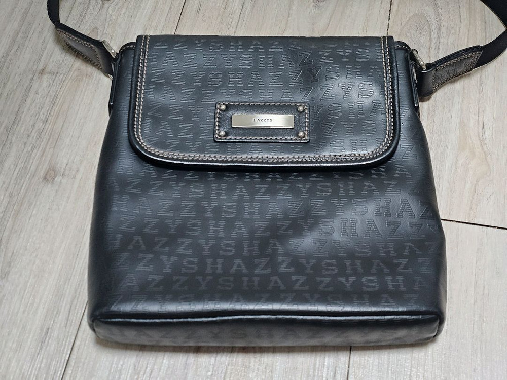 헤지스 ACC 로고 패턴 가죽 크로스백 4만에 팝니다.--1