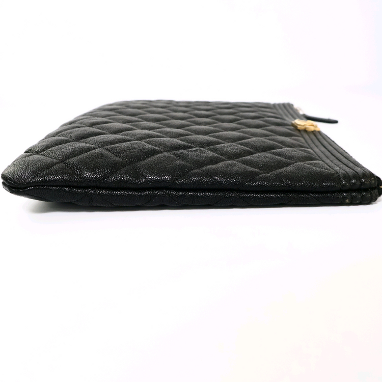 샤넬 보이 캐비어 금장 블랙 클러치백 미디움 27번대 이미지