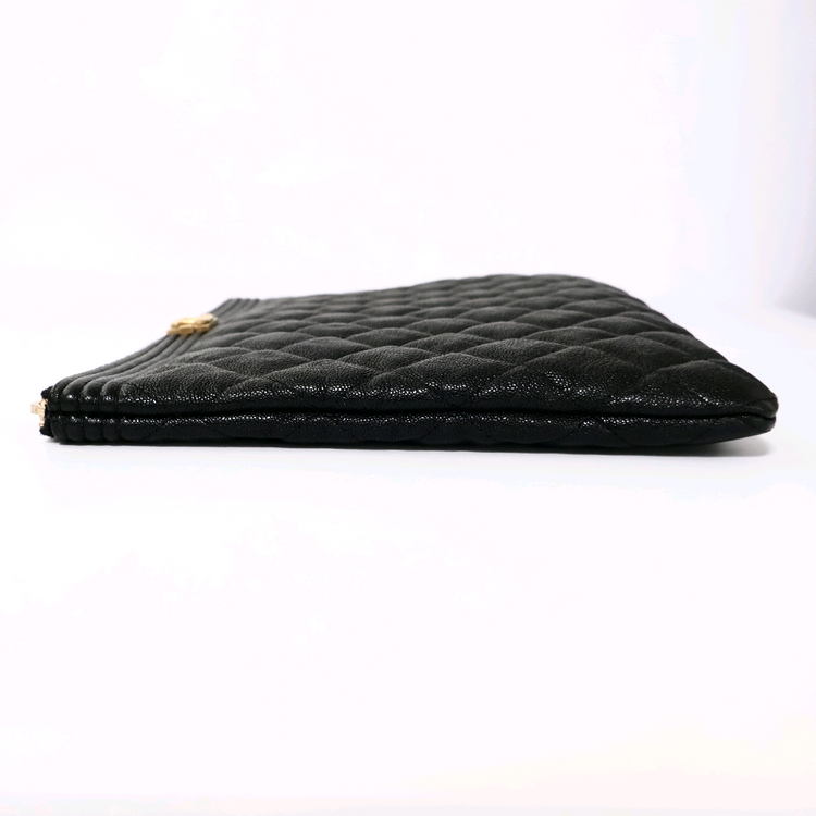 샤넬 보이 캐비어 금장 블랙 클러치백 미디움 27번대 이미지