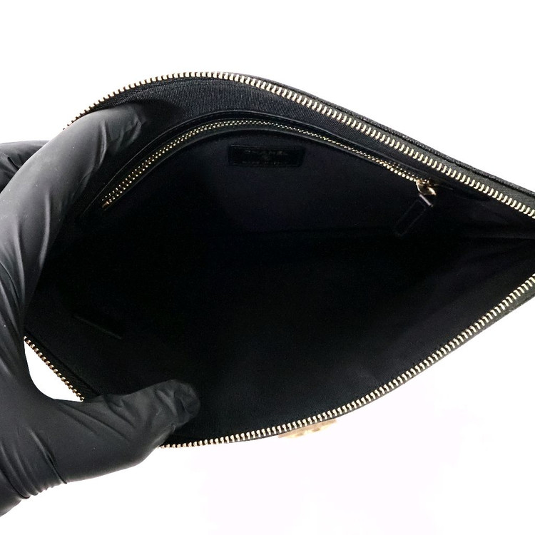 샤넬 보이 캐비어 금장 블랙 클러치백 미디움 27번대 이미지