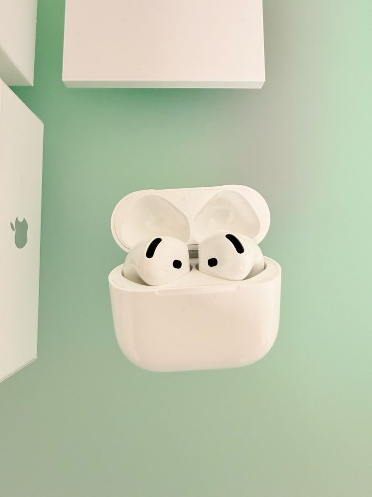 [상태최상] 애플 에어팟 4세대 MXP63KH/A 풀박스 (노캔x)--1