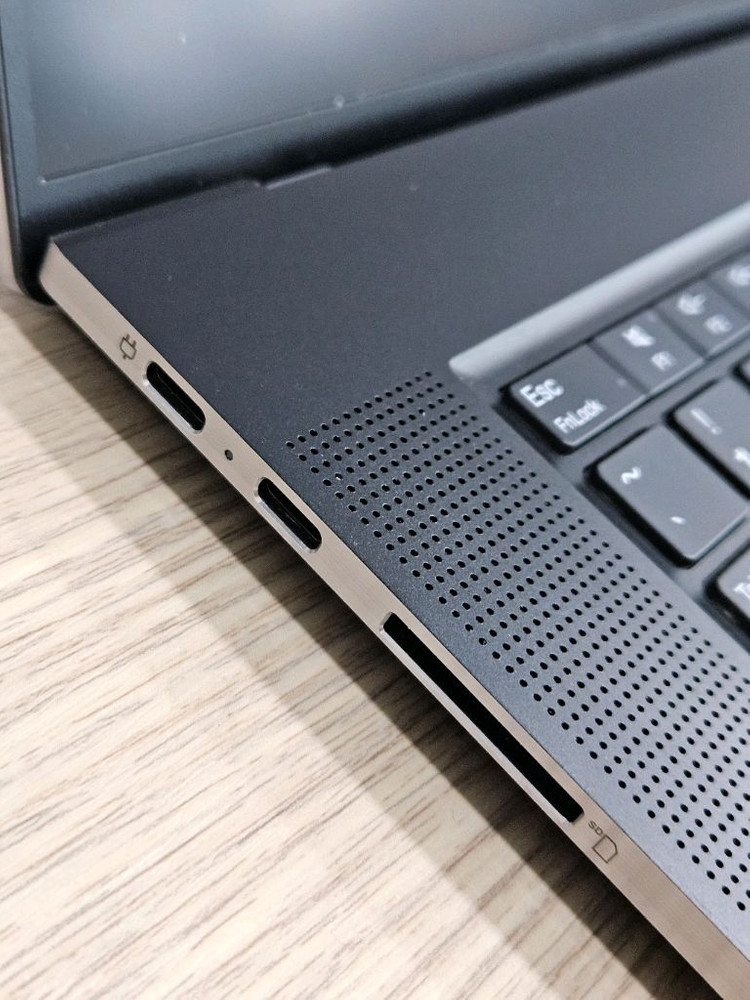 레노버 ThinkPad Z16 Gen 1R7 Pro 6850H 16GB 512GB--6