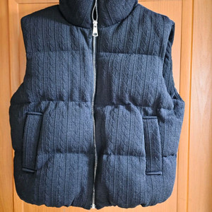 (새상품) 웰론 헤링본 니트 재질 블랙 패딩조끼(따뜻해요)