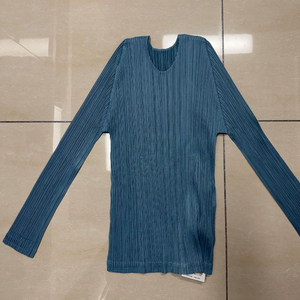 (새상품) 플리츠플리즈 1월 먼슬리긴팔탑 3사이즈 팝니다 이미지