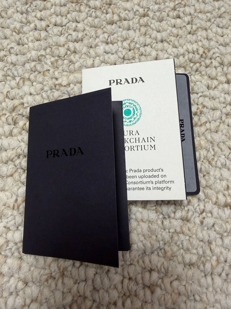 프라다 바이커백 2VH994 M 사이즈 팝니다.--8