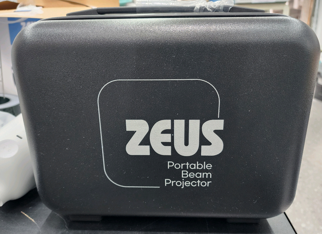 제우스 c1000 빔프로젝터--1