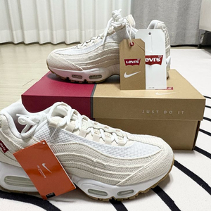(새상품) 나이키 X 리바이스 에어맥스 95 화이트앤 에크루
