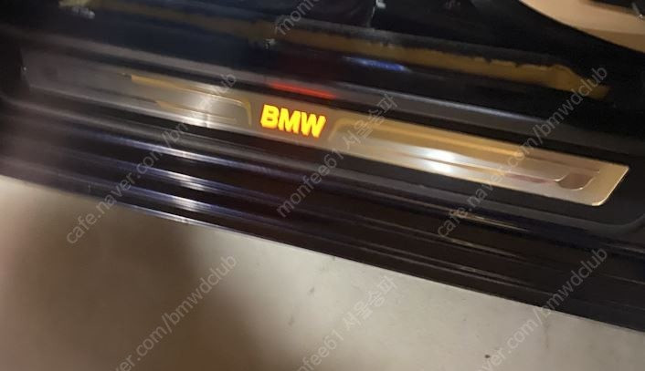 BMW F10 순정 LED 도어 스커프(조명 발판) 판매합니다--1