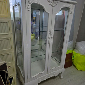 쉐비 앤틱 스타일 흰색 장식장 부엌장 거실장
