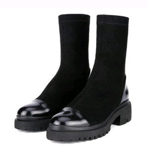 [새상품] ZIZI 지지 앵클 부츠 4cm 225사이즈