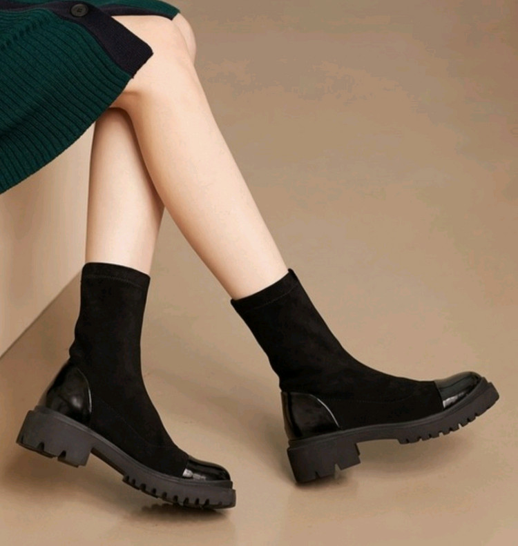 [새상품] ZIZI 지지 앵클 부츠 4cm 225사이즈--1