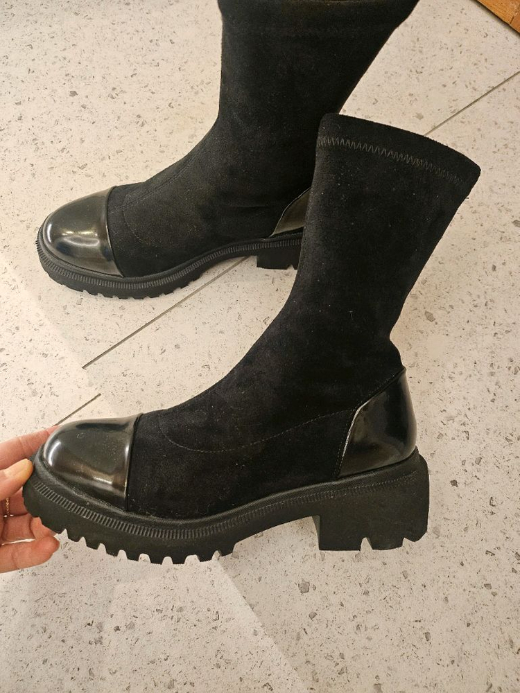 [새상품] ZIZI 지지 앵클 부츠 4cm 225사이즈--3