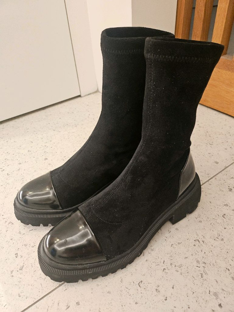 [새상품] ZIZI 지지 앵클 부츠 4cm 225사이즈--6