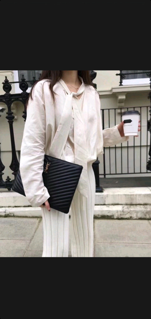 입생로랑 생로랑 클러치백 라지 정품S급(감정서O)구찌프라다루이비통디올고야드샤넬셀린느보테가버버리발렌시아가파우치가방--0