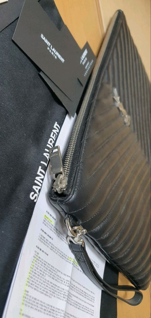 입생로랑 생로랑 클러치백 라지 정품S급(감정서O)구찌프라다루이비통디올고야드샤넬셀린느보테가버버리발렌시아가파우치가방--4