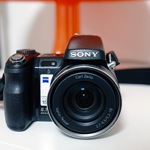 소니 하이엔드디카 사이버샷 DSC-H9 팝니다(신품호환베터리, 메모리스틱DUO 포함)