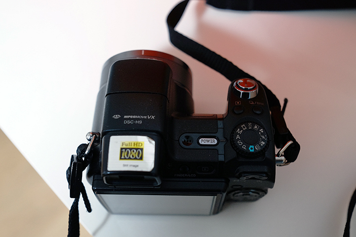 소니 하이엔드디카 사이버샷 DSC-H9 팝니다(신품호환베터리, 메모리스틱DUO 포함)--5