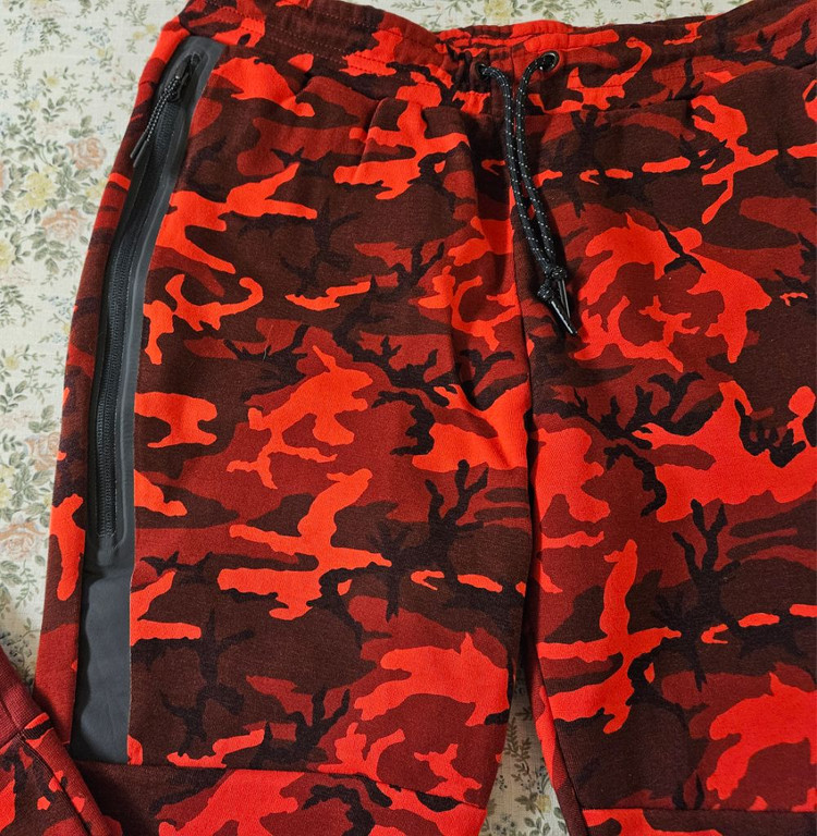 [M]나이키 테크팩 카모 테크플리스 팬츠 레드카모 초판 이미지