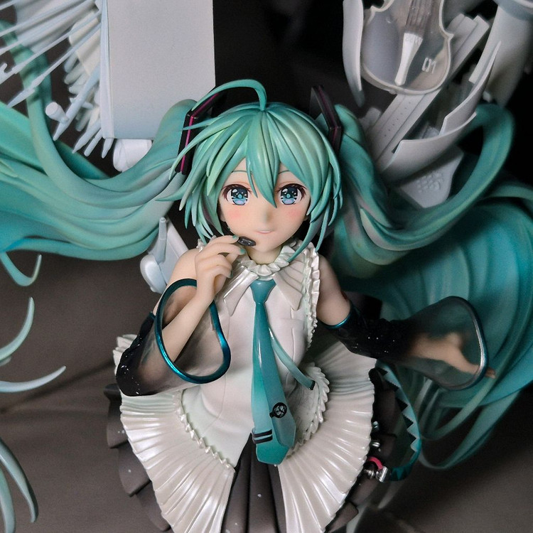 굿스마일 하츠네 미쿠 16주년 스케일 피규어--4