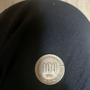 1977년 100원 동전 에러동전 이미지