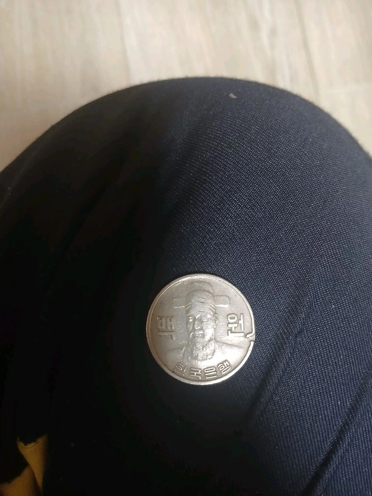 1977년 100원 동전 에러동전 이미지