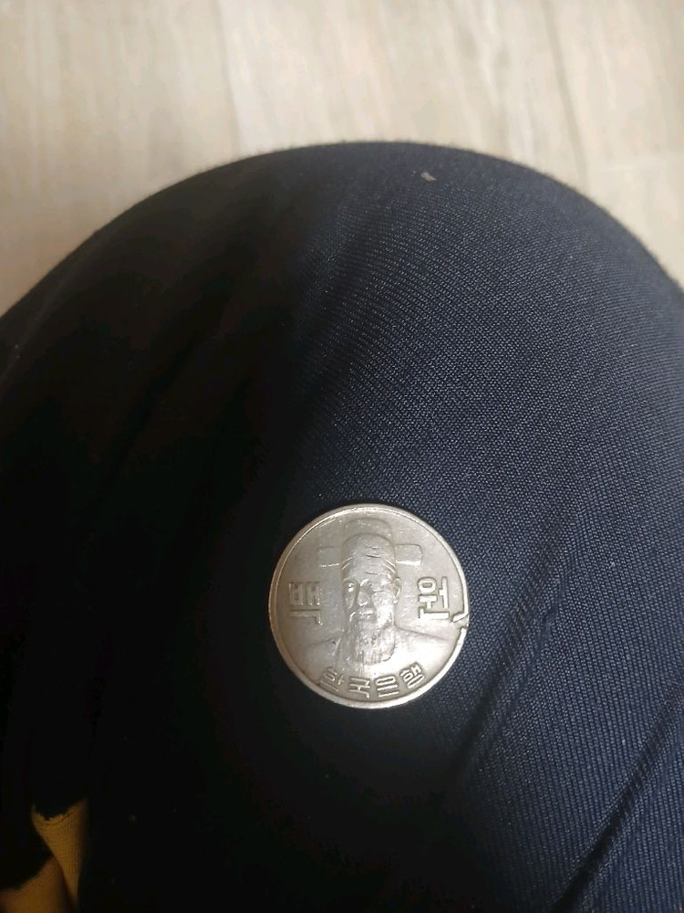 1977년 100원 동전 에러동전 이미지