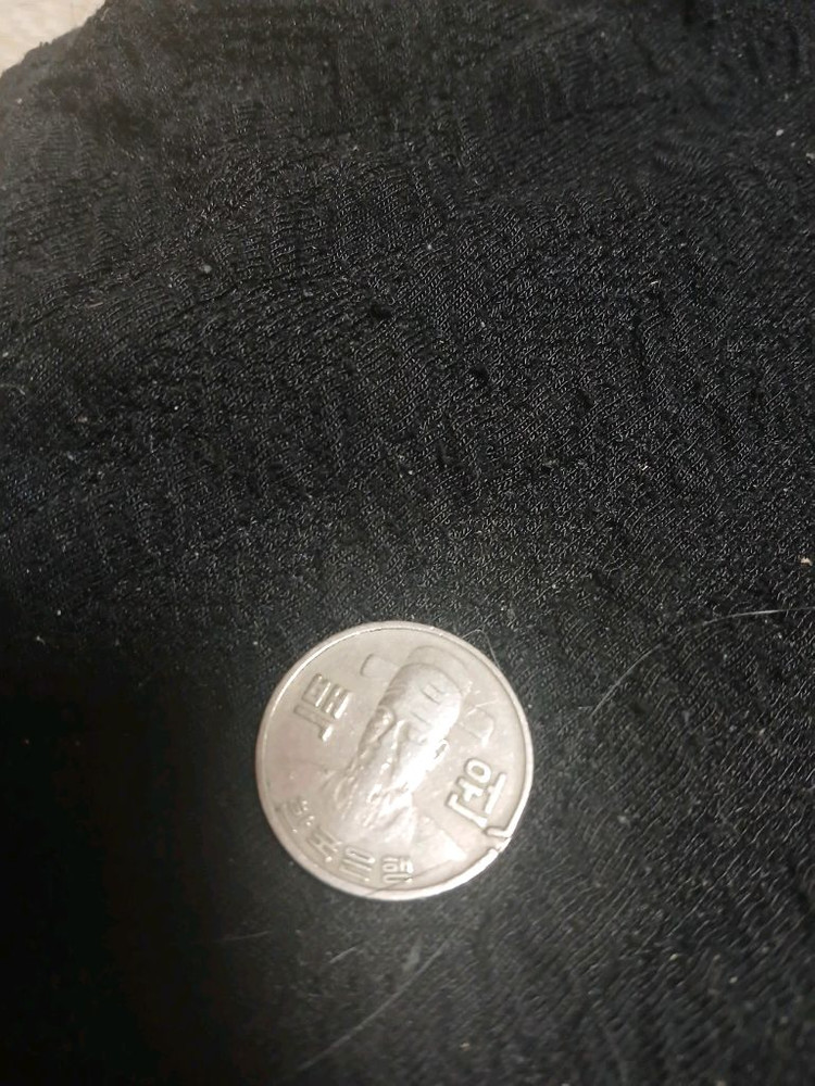 1977년 100원 동전 에러동전 이미지