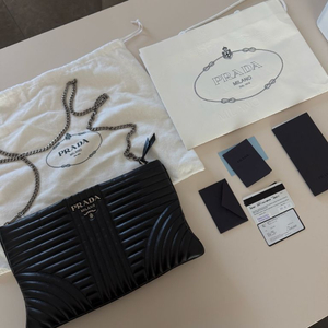 프라다 다이어그램 클러치백 겸 크로스백