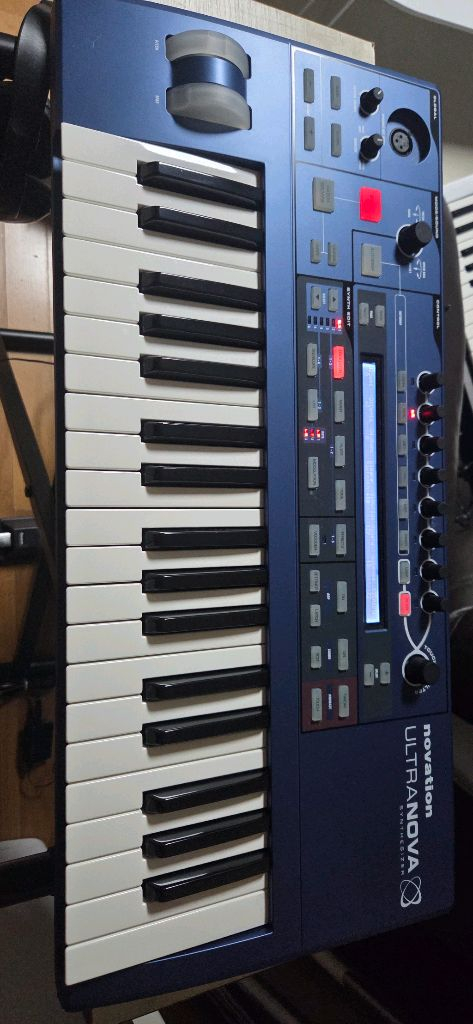 novation ultranova synthesizer 노베이션 울트라노바 신디사이저 팝니다 이미지
